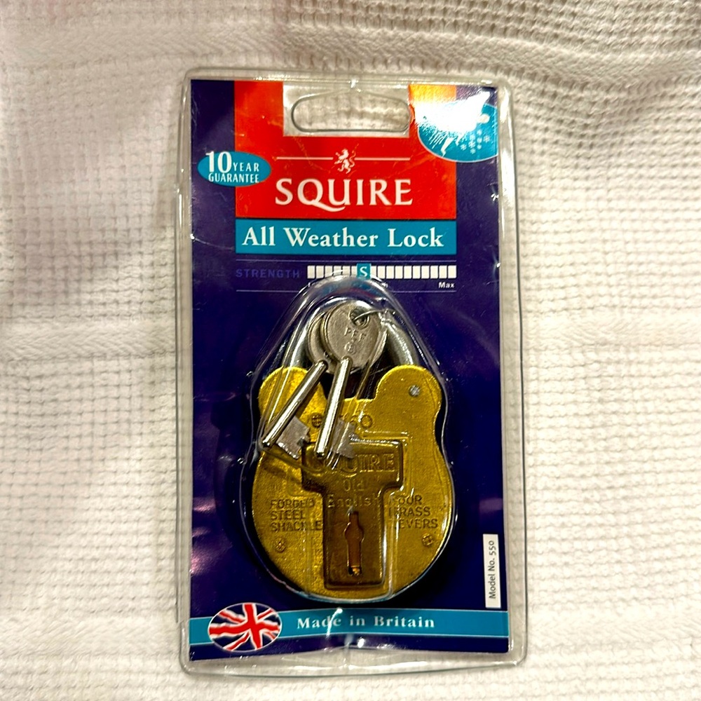 NWT🔐 SUIRE ALL WEATHER PADLOCK WITH 2 KEYS MODEL NO. 550 WITH 4 LEVER LOCKING
